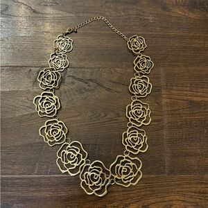 Elegant Gold Floral Necklace